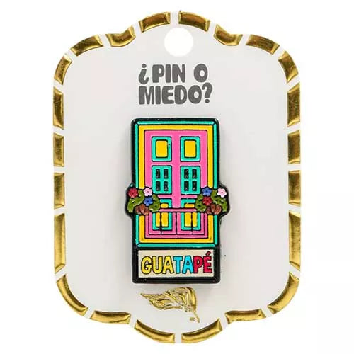 Pin metálico ventana tradicional