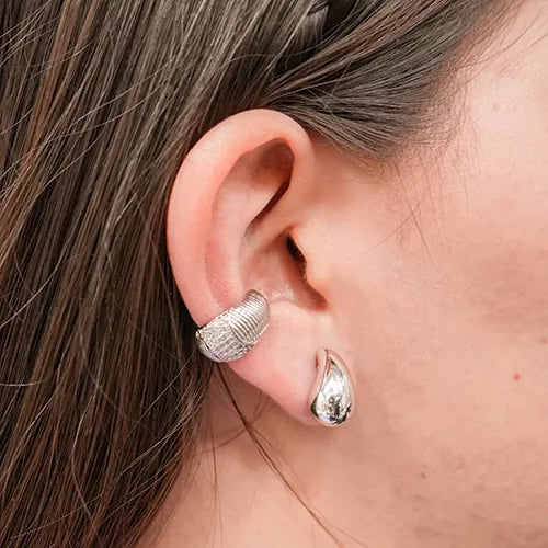 Ear cuff corrugated with zircons