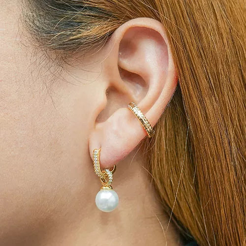 Par de candongas with pearl pendant