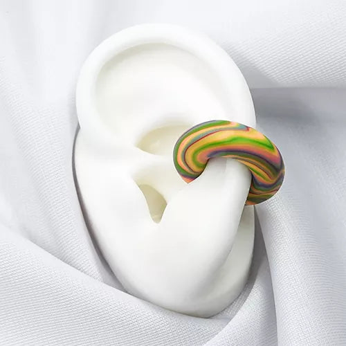 Ear cuff XL con líneas multicolor en arcilla polimérica