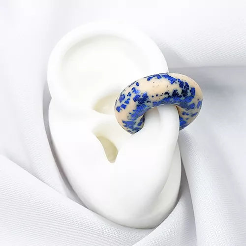 Ear cuff XL con puntos en arcilla polimérica