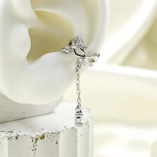 Ear cuff interlaced with pendant