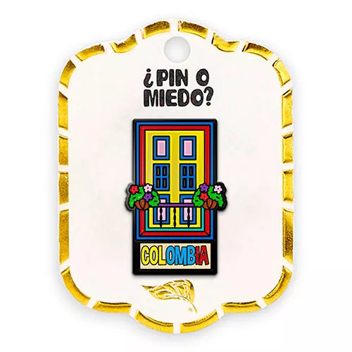 Pin metálico ventana tradicional