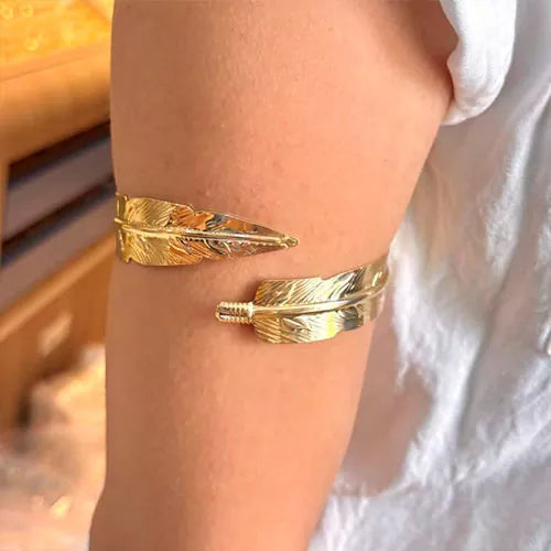 Brazalete en rodio simple arrow blade