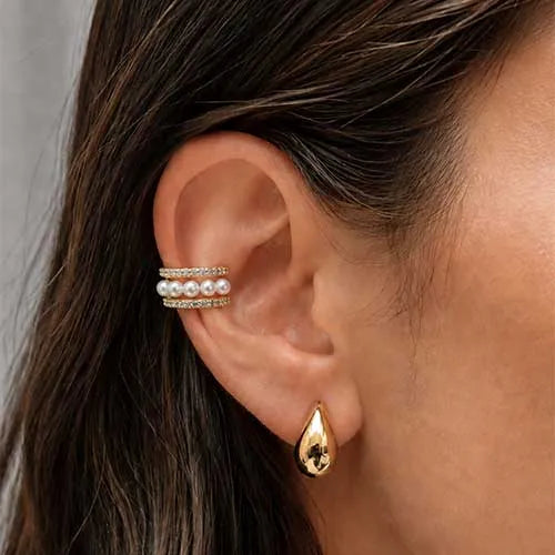 Ear cuff double wall with circles in the center