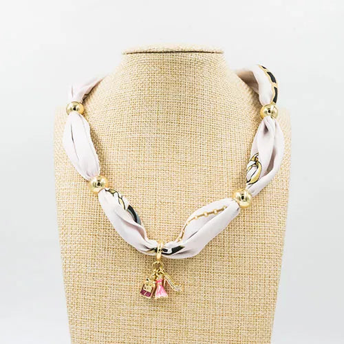Pañoleta necklace type Ref 1