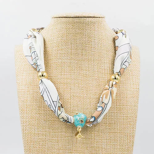 Pañoleta necklace type Ref 2