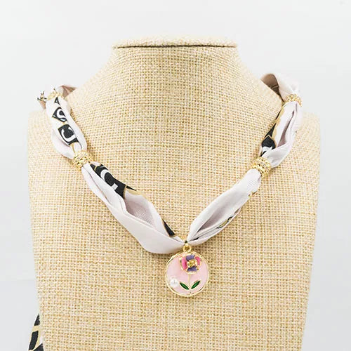 Pañoleta necklace type Ref 6