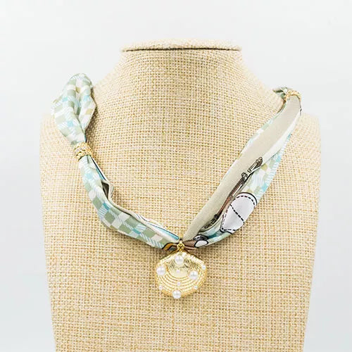 Pañoleta necklace type Ref 8
