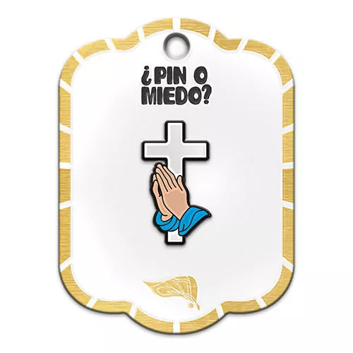 Pin metálico manos en oración